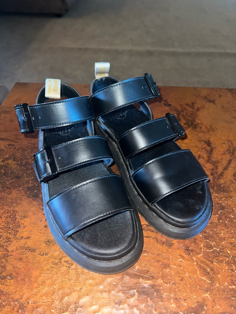 DR MARTENS